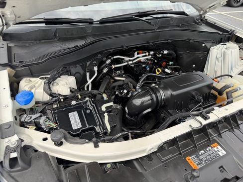 Used 2023 Ford Explorer XLT w/ Equipment Group 202A AWD/4WD image 36