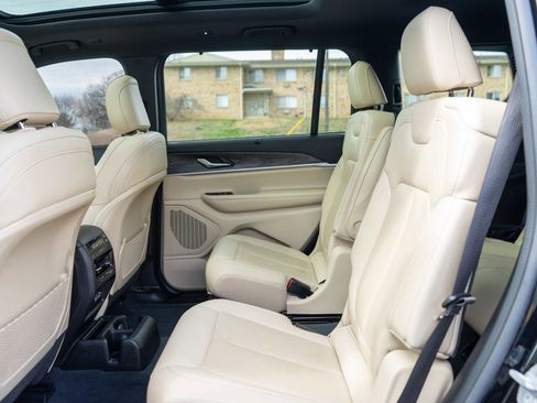 Used 2023 Jeep Grand Cherokee L Limited w/ Luxury Tech Group II image 29