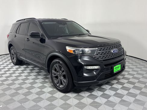 Used 2022 Ford Explorer XLT w/ Equipment Group 202A RWD image 7