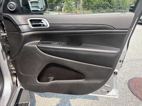 Used 2020 Jeep Grand Cherokee Altitude AWD/4WD image 18
