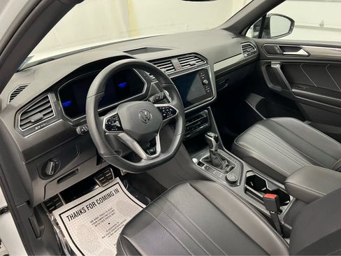 Used 2022 Volkswagen Tiguan SE R-Line image 16
