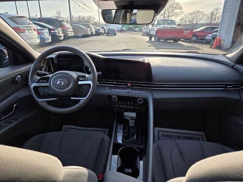 Used 2023 Hyundai Elantra SEL w/ Convenience Package FWD image 16