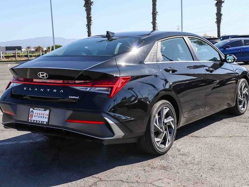 New 2026 Hyundai Elantra Limited FWD image 7