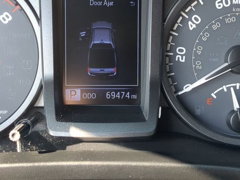 Used 2019 Toyota Tacoma TRD Sport image 61