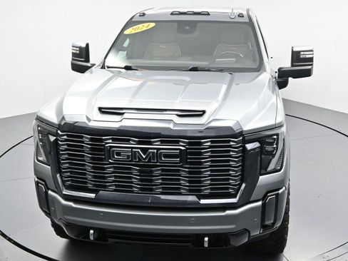 Used 2024 GMC Sierra 3500 Denali Ultimate AWD/4WD image 42