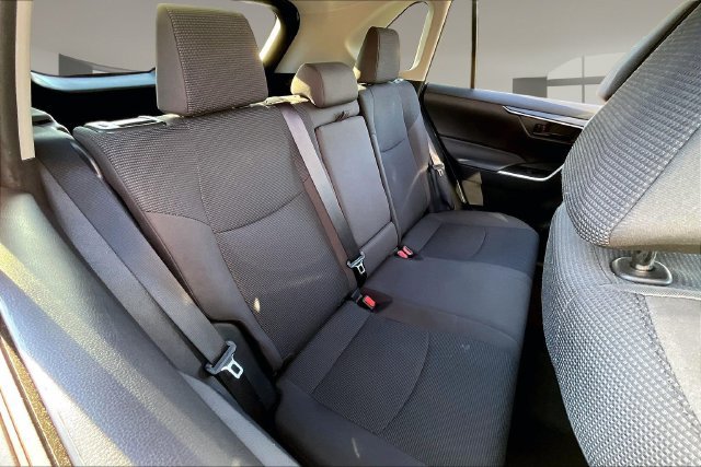Used 2025 Toyota RAV4 LE AWD/4WD image 24