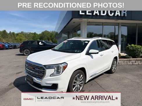 Used 2023 GMC Terrain Denali w/ Denali Premium Package AWD/4WD image 1