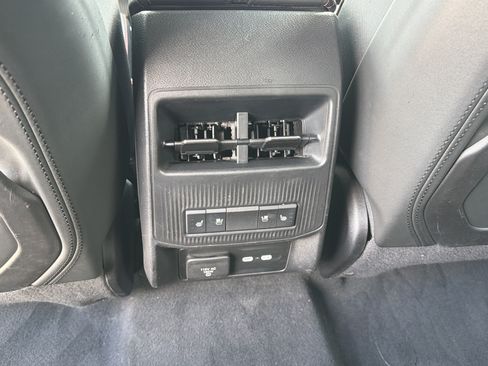 Used 2024 Jeep Wagoneer Launch Edition AWD/4WD image 17