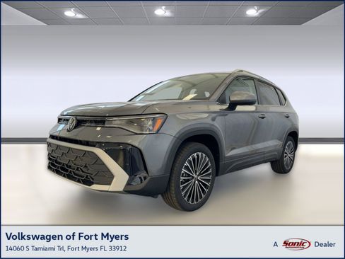 New 2026 Volkswagen Taos SE image 1