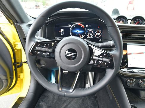 Used 2023 Nissan Z w/ Floor Mat Package (L93) RWD image 22