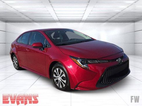 Certified 2022 Toyota Corolla LE image 1