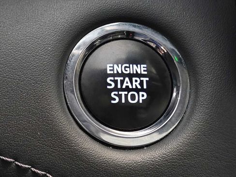 Used 2023 Toyota Highlander XLE AWD/4WD image 18