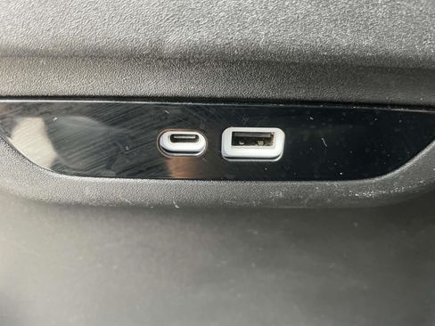 Used 2024 Chrysler Pacifica Touring-L FWD image 12