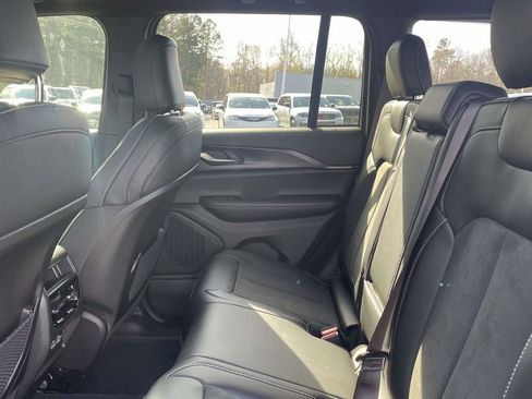 New 2025 Jeep Grand Cherokee Altitude image 20