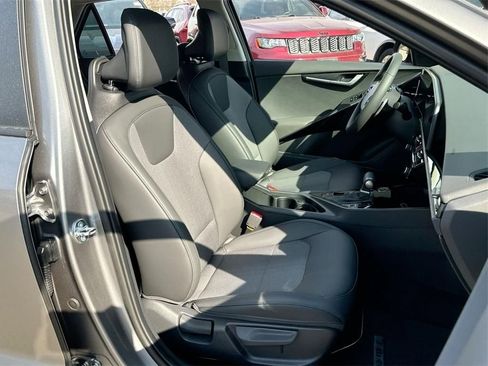 Certified 2025 Kia Niro EX image 37