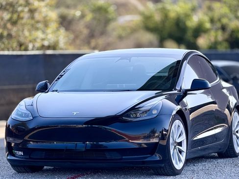 Used 2022 Tesla Model 3 Long Range AWD/4WD image 4