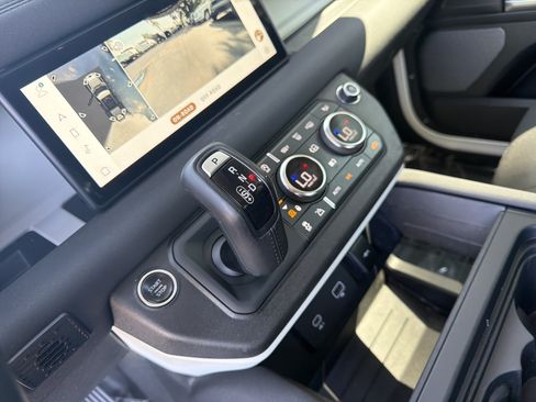 Used 2021 Land Rover Defender 110 AWD/4WD image 26