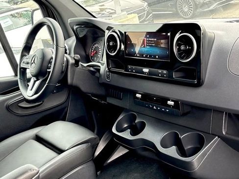 Used 2024 Mercedes-Benz Sprinter 3500 image 27