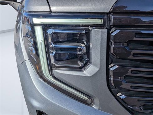 Used 2023 GMC Sierra 1500 Denali Ultimate image 9