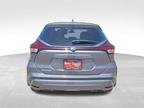 Used 2021 Nissan Kicks S FWD image 6