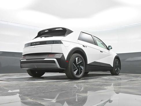 New 2025 Hyundai Ioniq 5 SE image 33