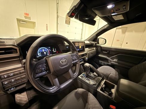 Used 2026 Toyota Tacoma SR5 AWD/4WD image 16