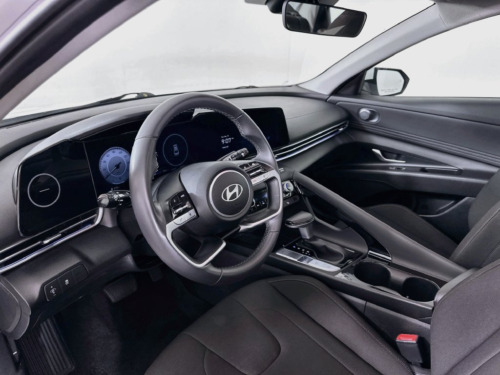 Used 2025 Hyundai Elantra SEL FWD image 9