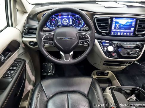 Used 2018 Chrysler Pacifica Touring-L Plus w/ Advanced Safetytec Group image 15