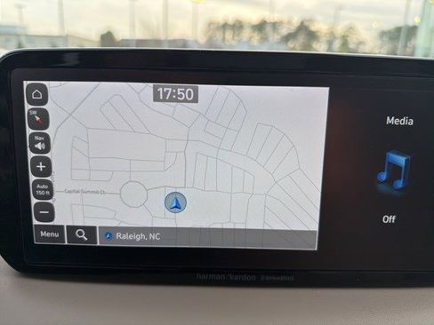 Used 2023 Hyundai Santa Fe SEL w/ Premium Package image 16