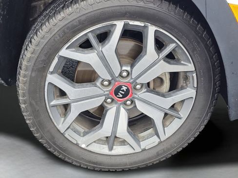 Used 2021 Kia Seltos SX w/ SX Sunroof Package image 19