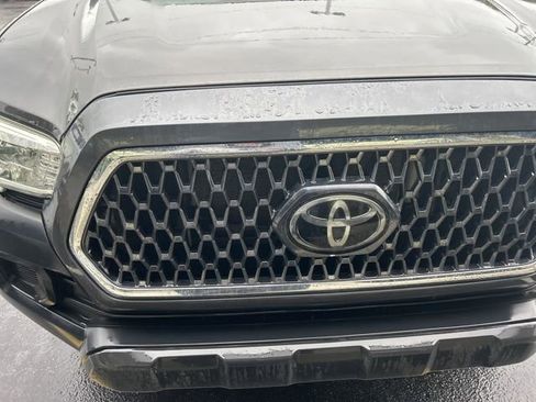 Used 2018 Toyota Tacoma SR AWD/4WD image 13