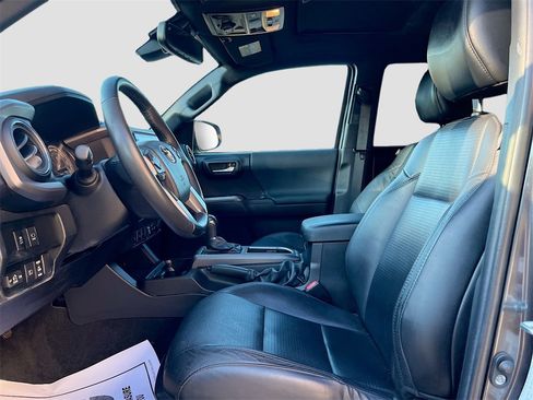 Used 2022 Toyota Tacoma TRD Off-Road image 21