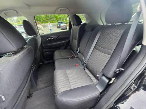 Used 2018 Nissan Rogue SV FWD image 20