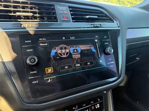 Used 2022 Volkswagen Tiguan SE R-Line image 12