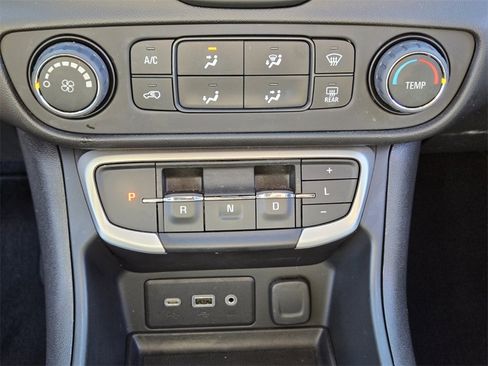 Used 2023 GMC Terrain SLE image 25