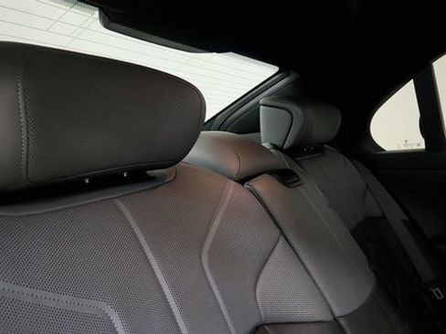 Used 2025 BMW i7 xDrive60 w/ Executive Package RWD image 40