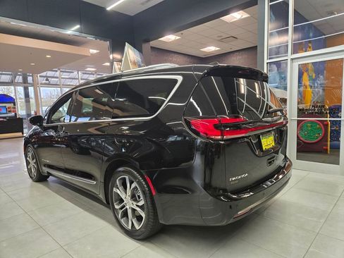 New 2026 Chrysler Pacifica Pinnacle image 11