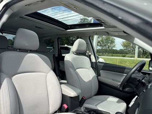 Used 2018 Subaru Forester 2.5i Premium w/ All-Weather Package AWD/4WD image 17