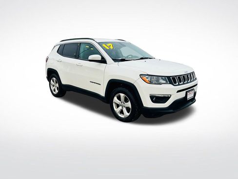 Used 2017 Jeep Compass Latitude w/ Cold Weather Group image 11