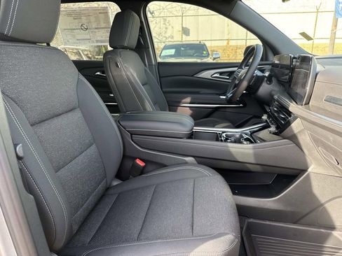 New 2026 Chevrolet Traverse LT image 12