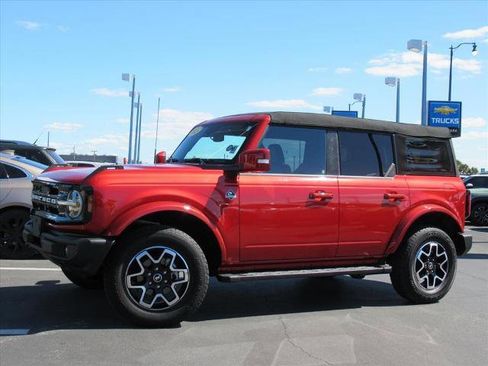 Used 2023 Ford Bronco Outer Banks image 2
