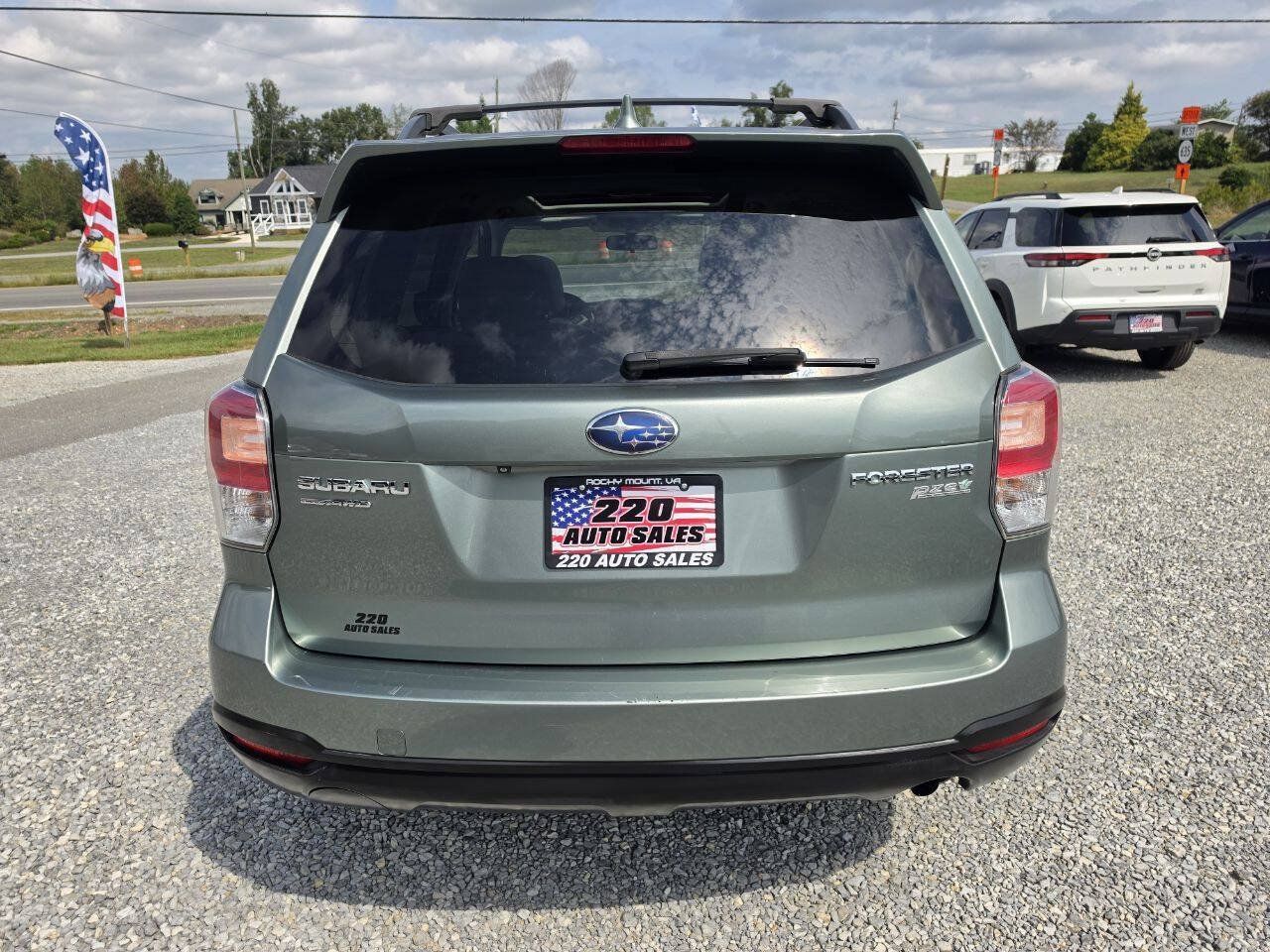 Used 2017 Subaru Forester 2.5i Premium w/ All-Weather Package AWD/4WD image 4