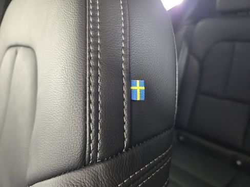 Certified 2024 Volvo XC40 B5 Plus w/ Protection Package Premier image 24