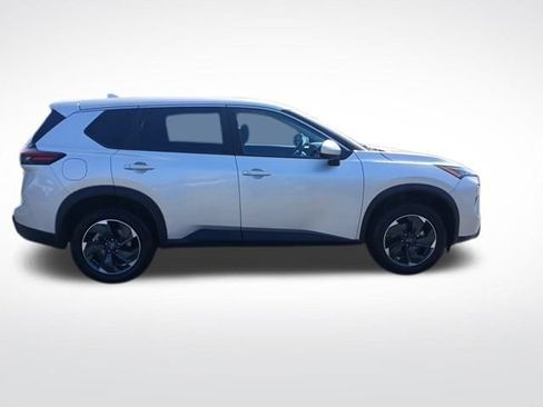 Used 2024 Nissan Rogue SV image 8