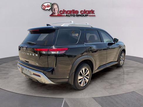Used 2023 Nissan Pathfinder SL FWD image 6