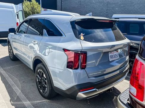 Certified 2025 Kia Sorento S w/ Panoramic Sunroof Package AWD/4WD image 13