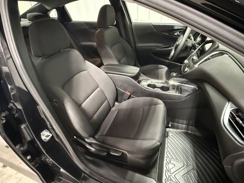 Used 2020 Chevrolet Malibu LT image 11