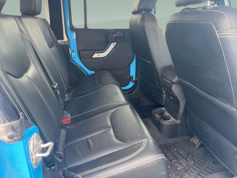 Used 2017 Jeep Wrangler Unlimited Rubicon w/ Connectivity Group image 20