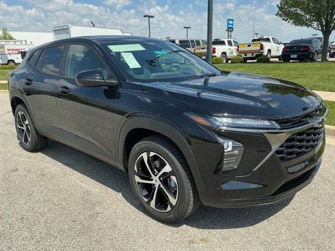 New 2026 Chevrolet Trax RS w/ Driver Confidence Package FWD image 2
