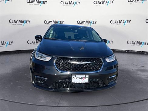 Used 2023 Chrysler Pacifica Touring-L image 8